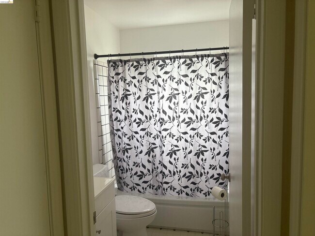 Foto del edificio - 1227 Giovanni St