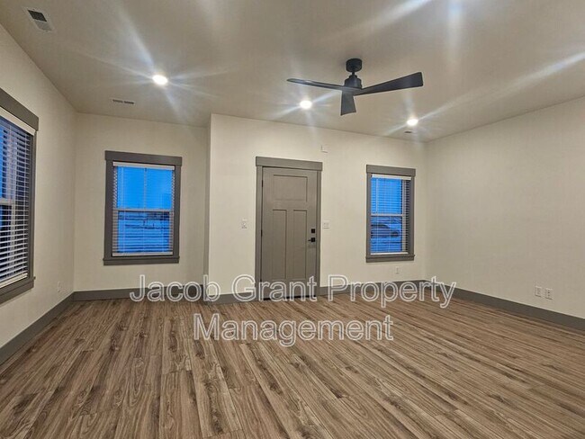 Foto del edificio - 5157 Beach Dr