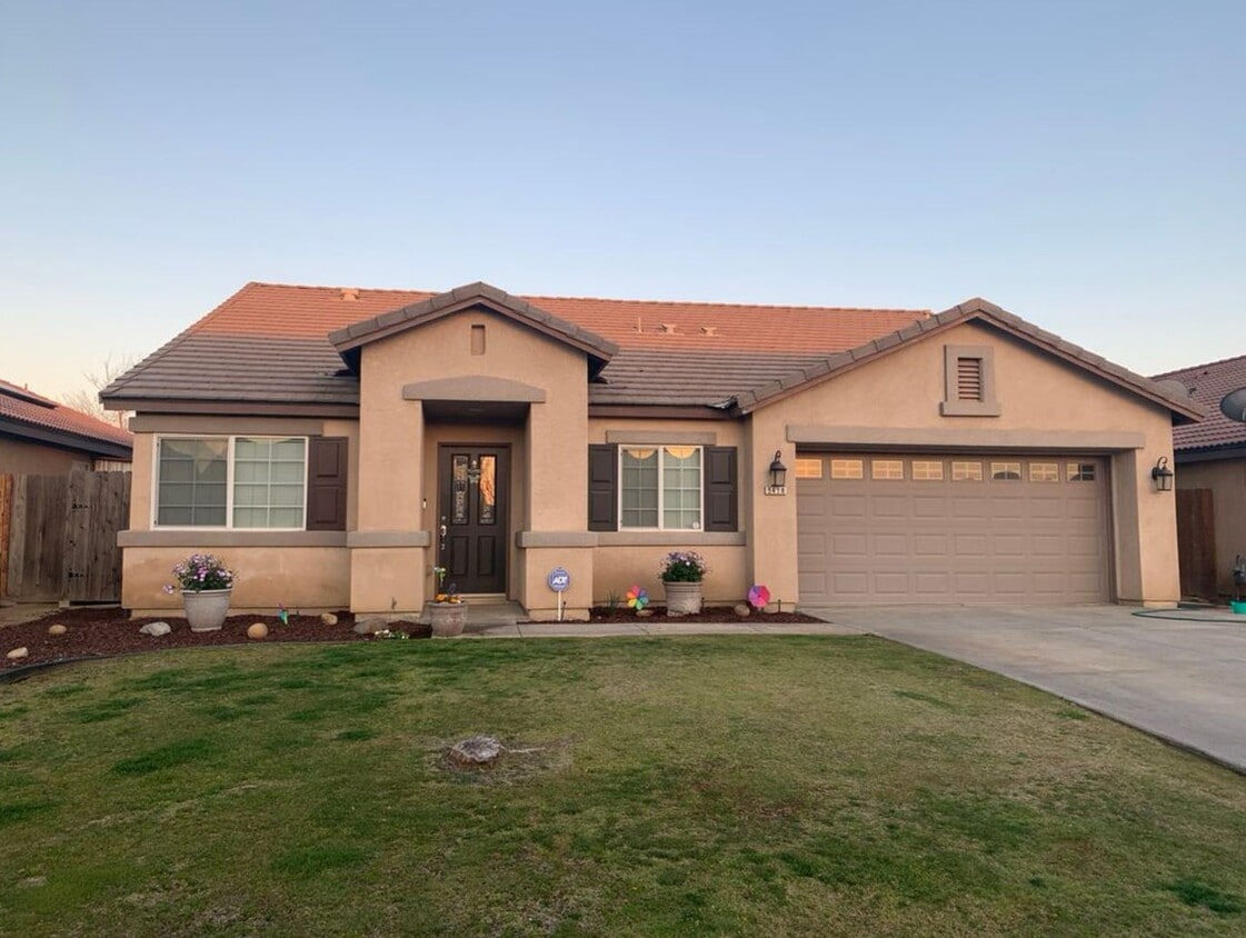 Primary Photo - Beautiful and spacious 3 bedroom!