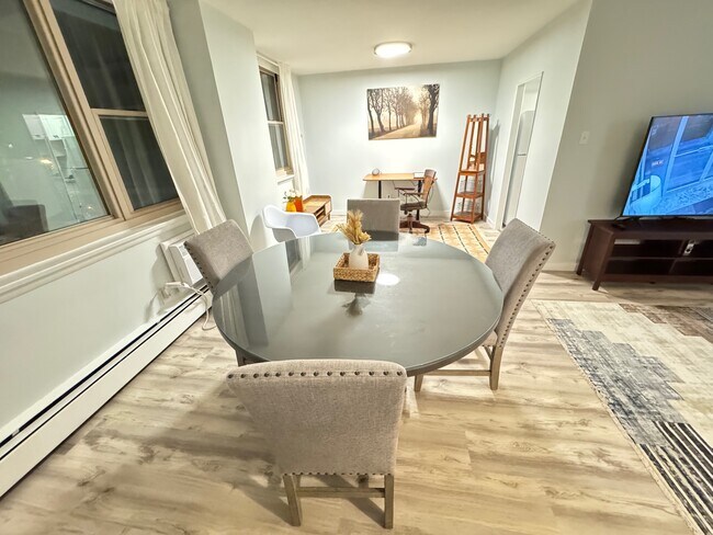 Foto del edificio - 1301 N Harrison St