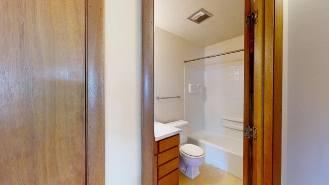 Building Photo - So Affordable and So Cute!