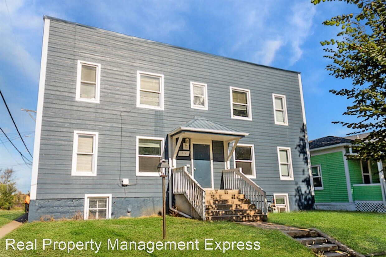 Foto principal - 1 br, 1 bath Apartment - 316 E 15th Street...