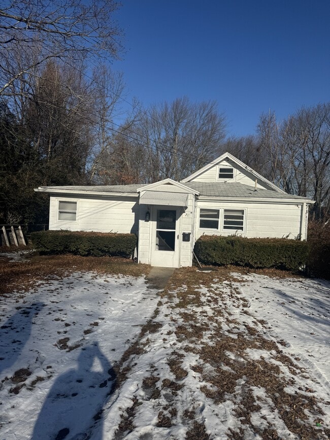 Building Photo - 70 Highlawn St