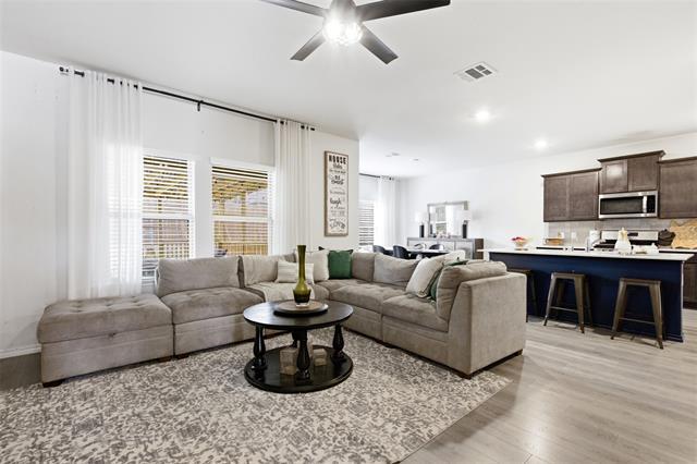 Building Photo - 807 Cormorant St