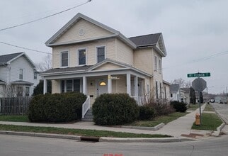 Building Photo - 564 Mt Vernon St