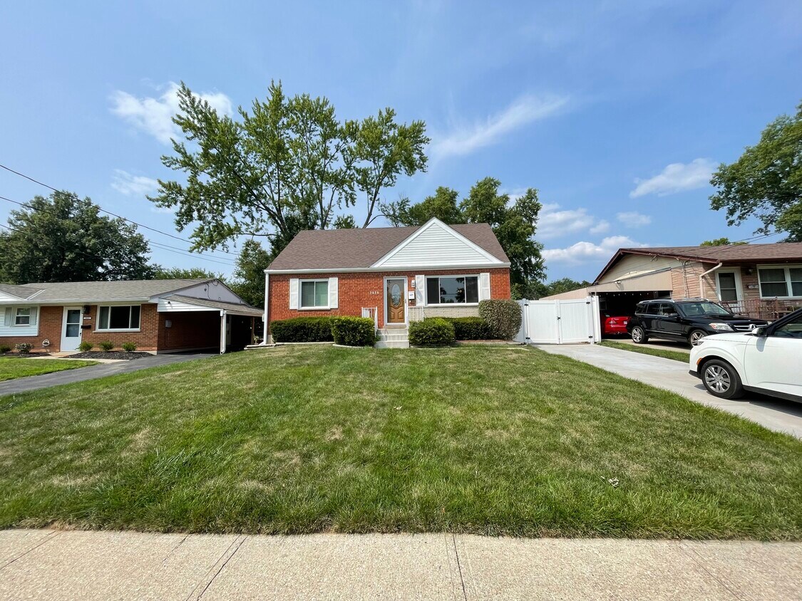 Primary Photo - 3636 Vernier Dr