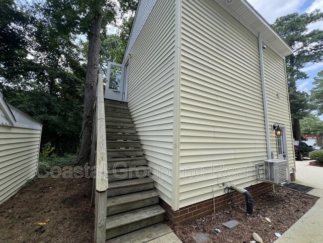 Building Photo - 1363 Eagle Ave