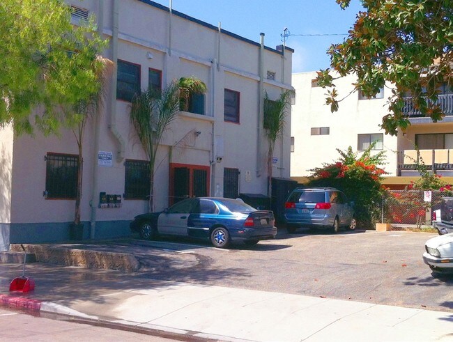 Building Photo - 401-409 W 4th St