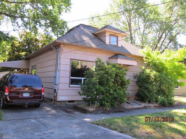 Front view - 429 NW 17th St