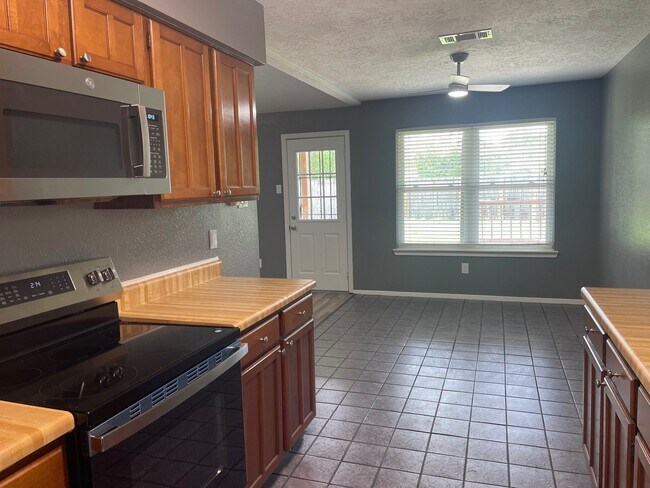 Foto del edificio - 210 Tara Plantation Dr