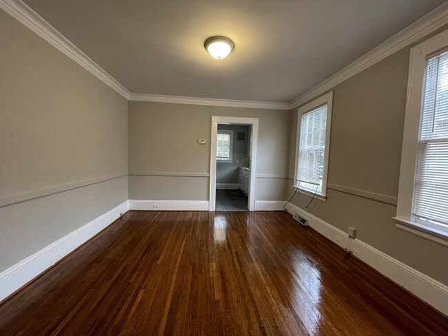 Building Photo - 2026 Ashley Rd