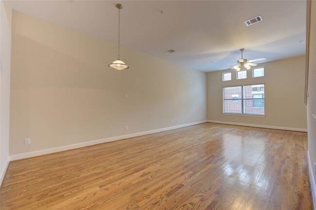 Photo - 11315 S Main St Apartment