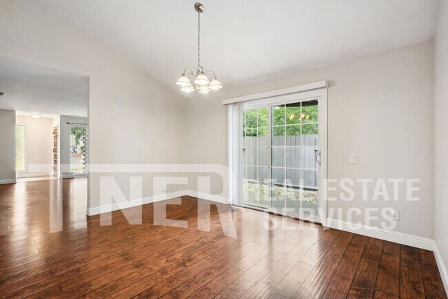 Building Photo - Budget-Friendly Duplex in Arden Arcade - T...