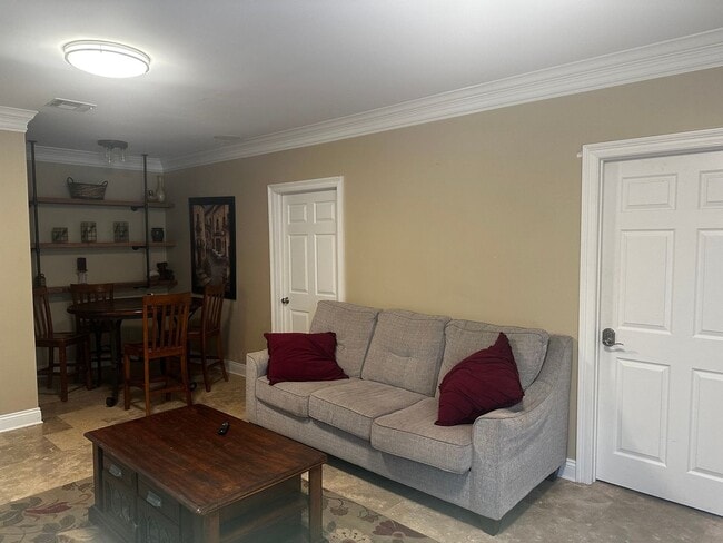 Building Photo - All Bills Paid - 2 Bedroom Apartment for r...
