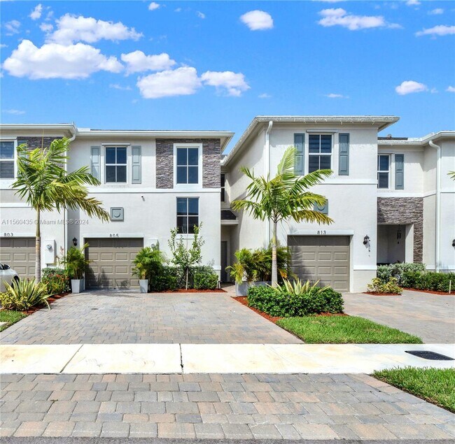 Foto del edificio - 805 SE 18th St