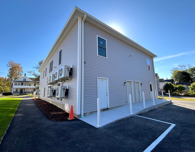 Building Photo - 775 Main St