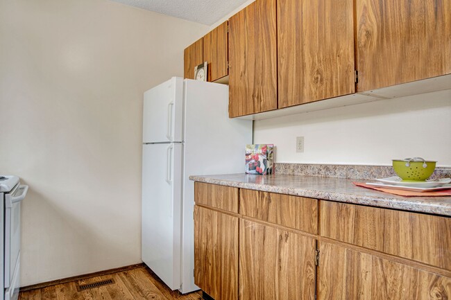 A kitchen with white appliances and dark cabinetry - Ventana