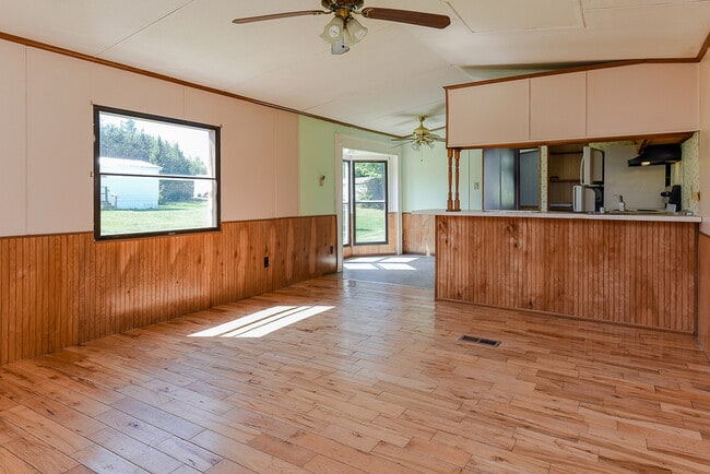 Building Photo - 16 Hilltop Dr