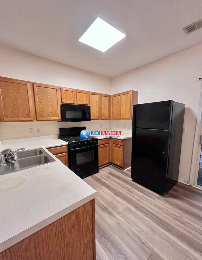 Foto del edificio - Townhome in Norcross with easy access to I-85