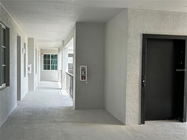 Building Photo - 12240 Wellen Golf St