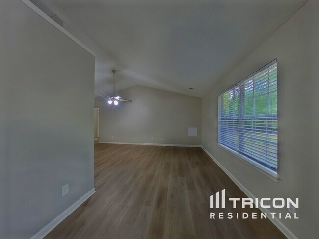 Foto del edificio - 239 Longshadow Dr