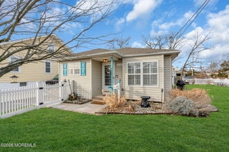 Building Photo - 1733 Melrose Ave