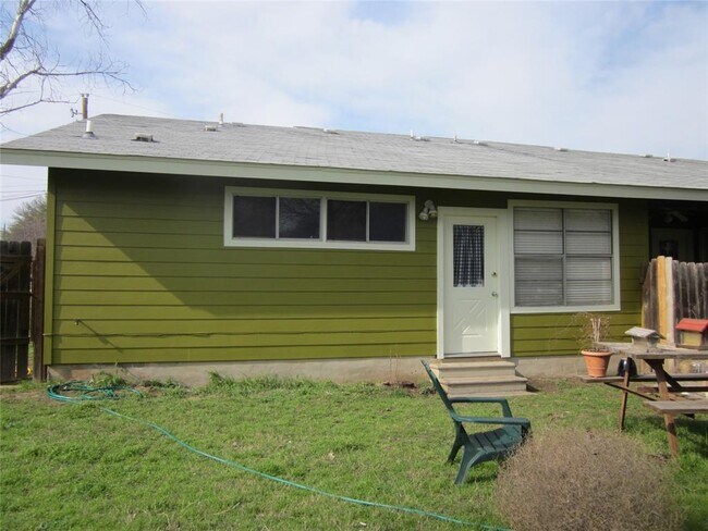 Building Photo - 102 Verna Spur