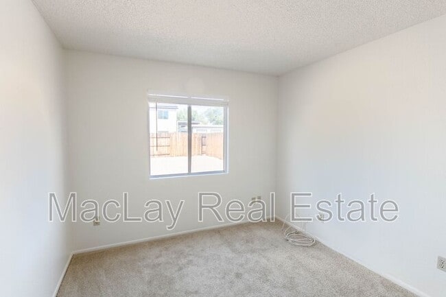 Foto del edificio - 1586 W Curry Dr