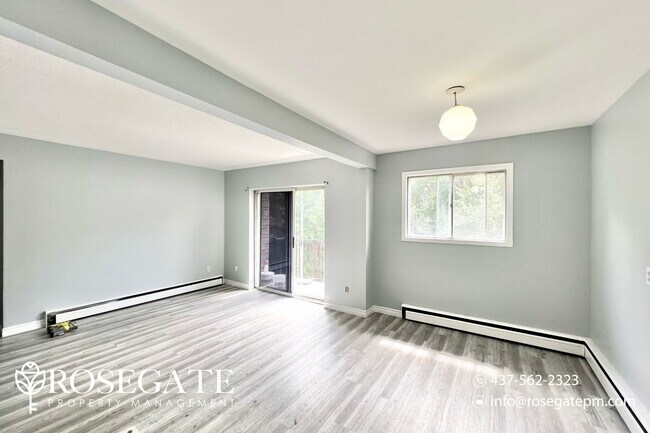 Photo du bâtiment - Newly Renovated 3-Bedroom Apartment in Kit...