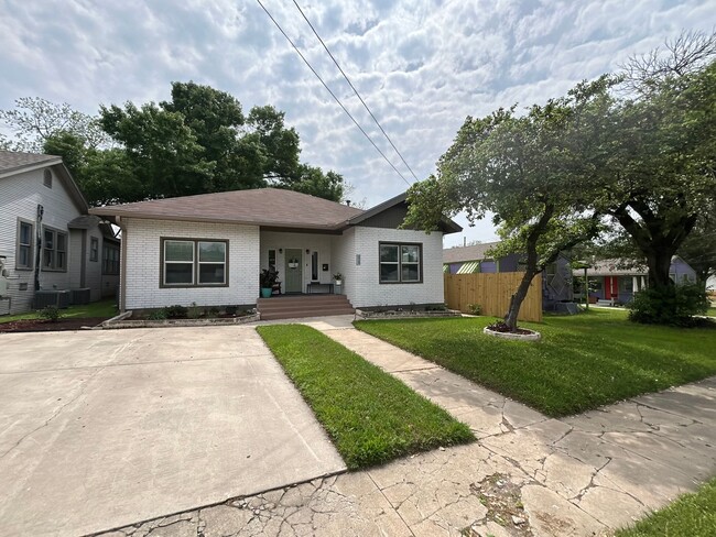 Building Photo - **Pending Application** COMING SOON! GORGE...