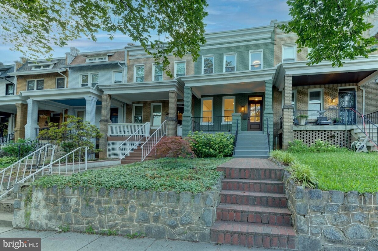Primary Photo - 1502 Trinidad Ave NE