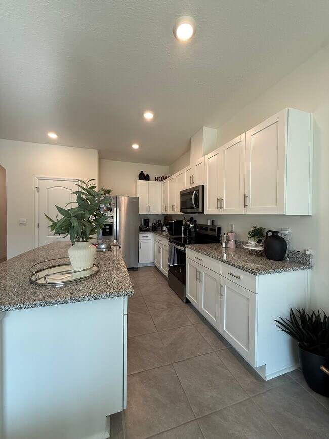 Building Photo - 111 Maya Wy