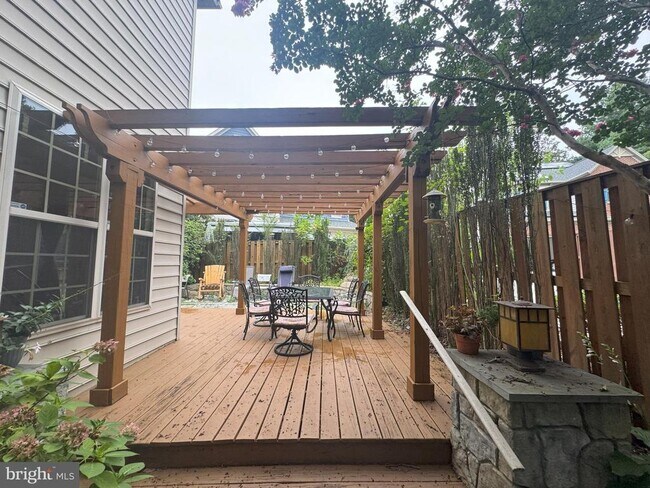 Foto del edificio - 3037 Moore Ln
