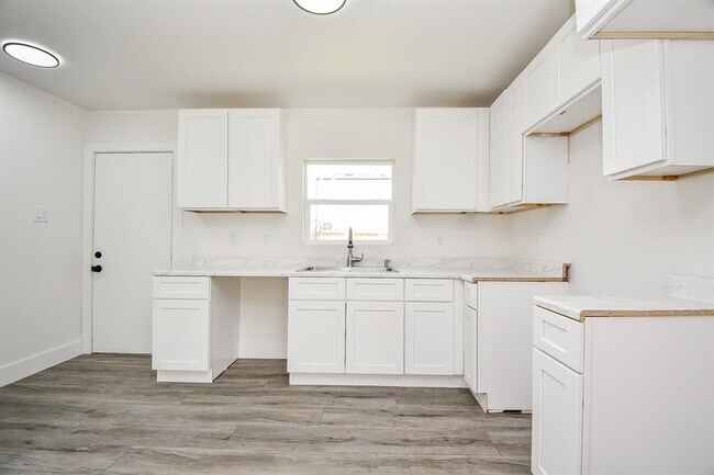 Foto del edificio - 4223 Elmwood St