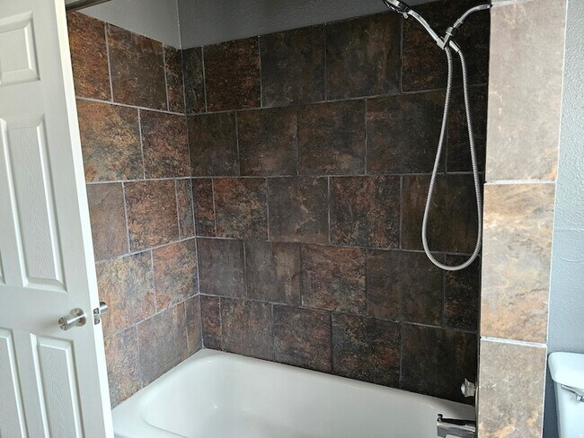 Foto del edificio - 205 N 400 W