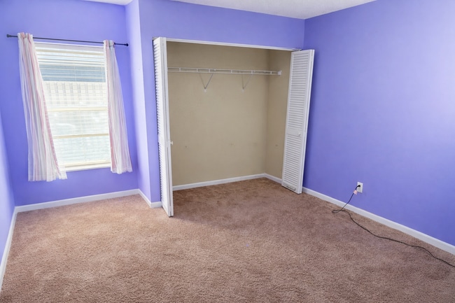 Building Photo - 856 Creekway Ct