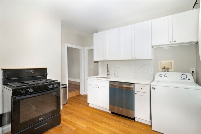 Building Photo - 90 Safford St