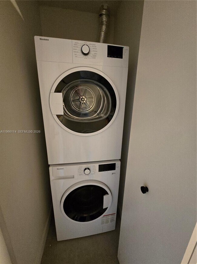 Foto del edificio - 121 NE 5th St