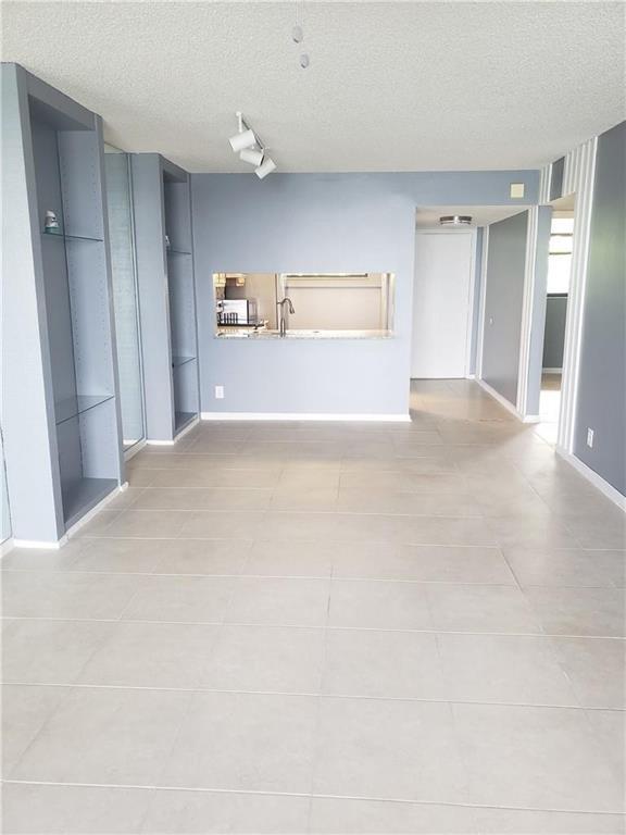 Foto del edificio - 109 Lake Emerald Dr