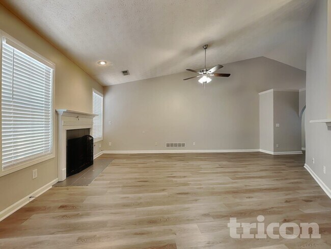 Foto del edificio - 16 Waterloo Ct