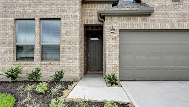 Foto del edificio - 810 Whispering Winds Dr