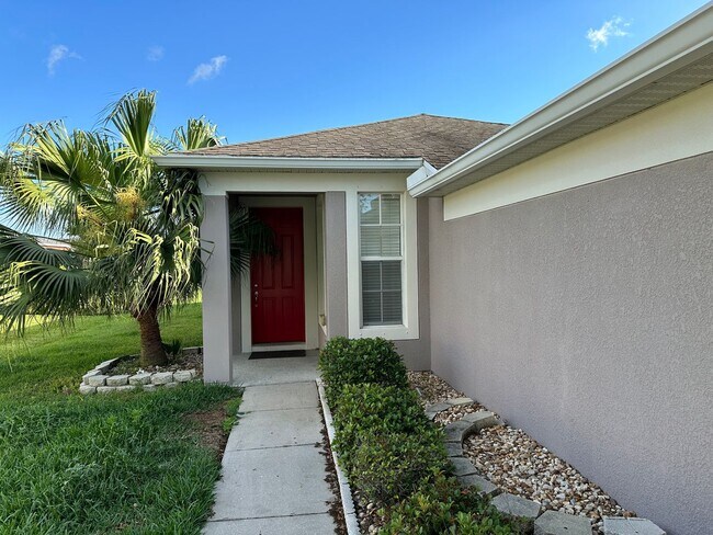 Building Photo - Spacious 3 bedroom home with view of pond ...