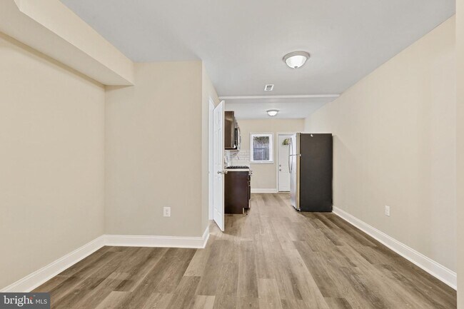 Building Photo - 912 Ashburton St