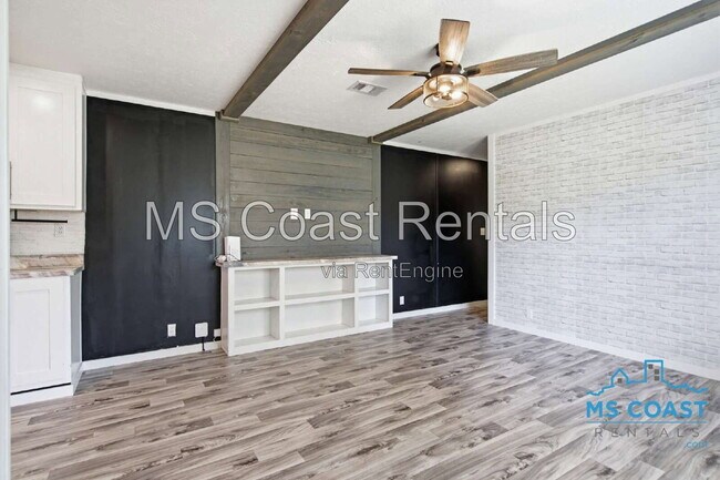 Foto del edificio - 13821 School Land Rd