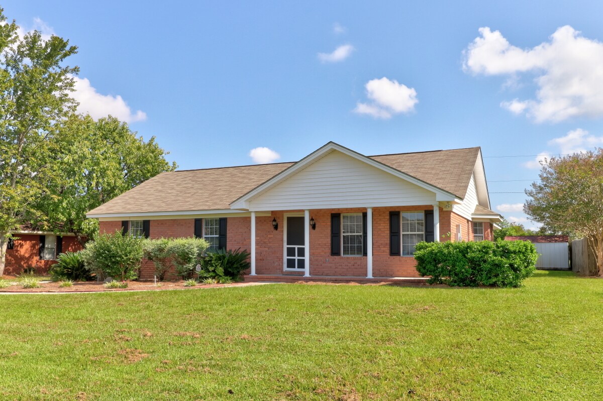 16 Lakeside Dr, Rincon, GA 31326 House Rental in Rincon, GA