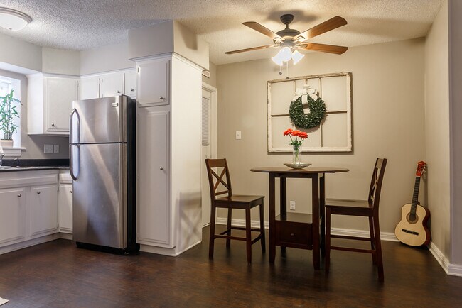 Foto del edificio - 301 E Reynolds Dr