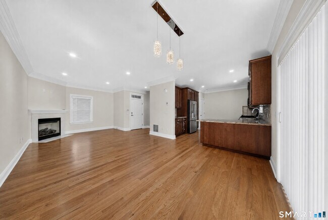 Foto del edificio - 88 Maple Tree Ave