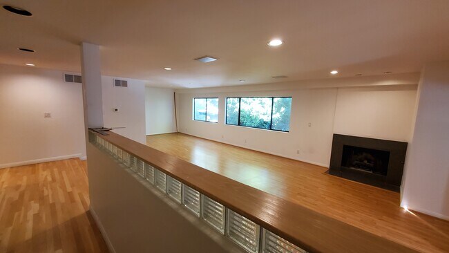 Building Photo - 11687 Bellagio Rd