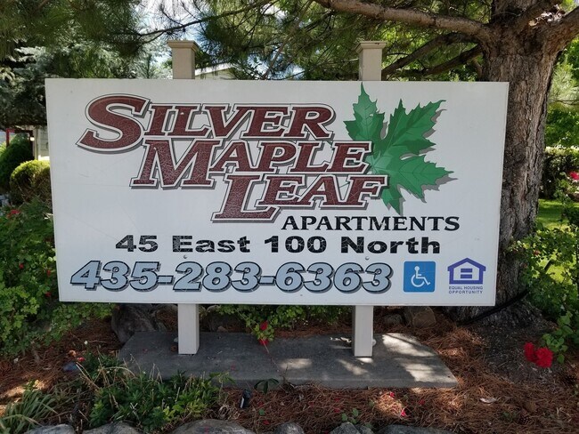 Foto del edificio - 45 E 100 N