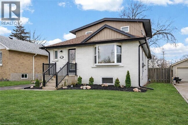 Photo du bâtiment - 330 E 15th St